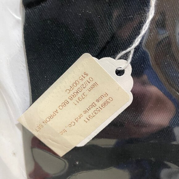 VTG NIP 2PC Adult & Child Apron Set - Man or Woman & Boy or Girl Bar-Be-Cue BBQ - Picture 4 of 9